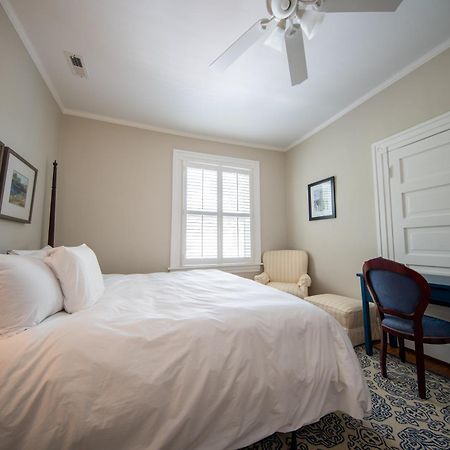The Edenton Collection-Captain'S Quarters Inn Ruang foto
