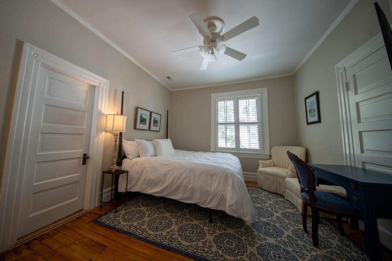 The Edenton Collection-Captain'S Quarters Inn Ruang foto