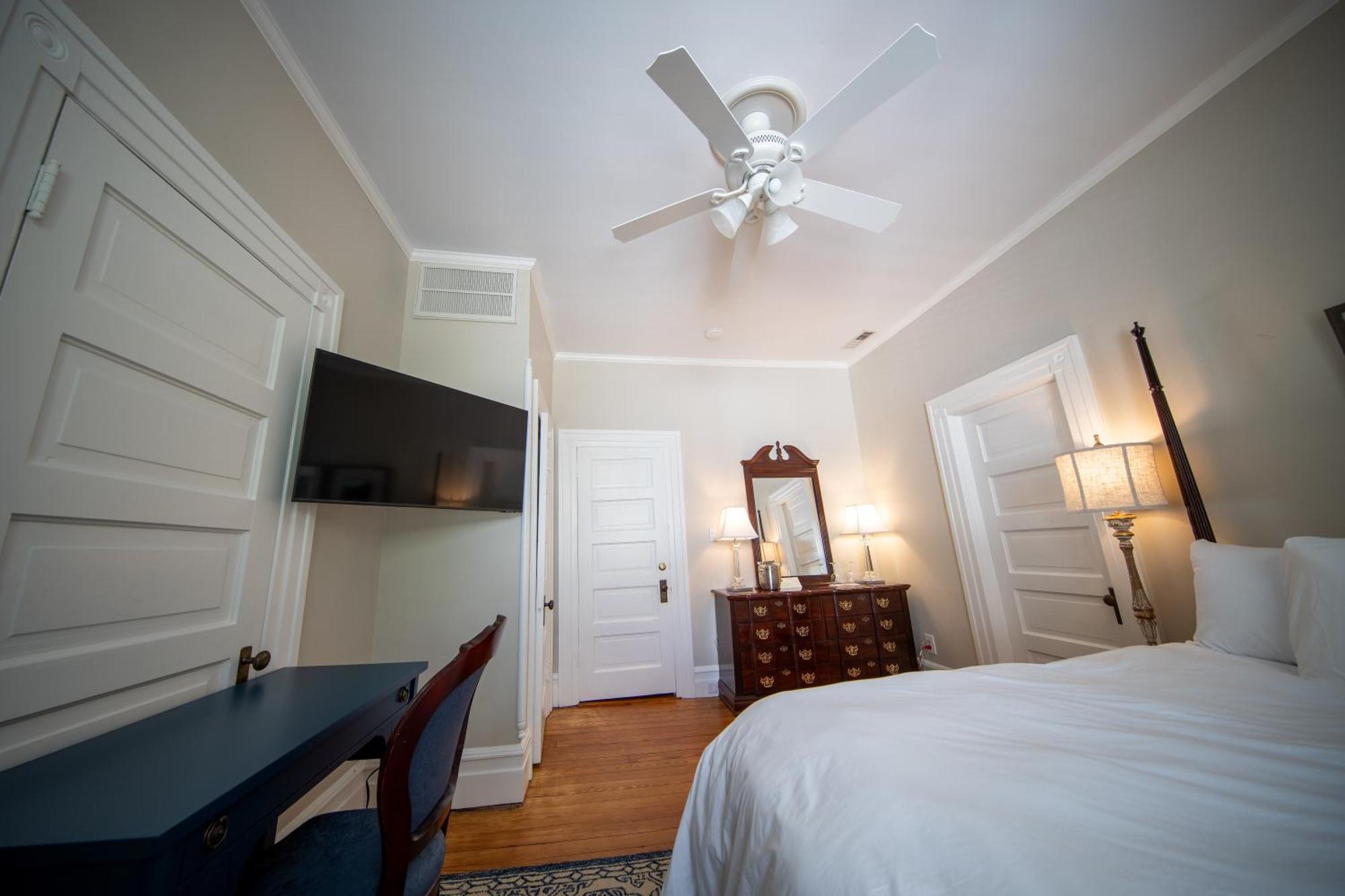 The Edenton Collection-Captain'S Quarters Inn Ruang foto