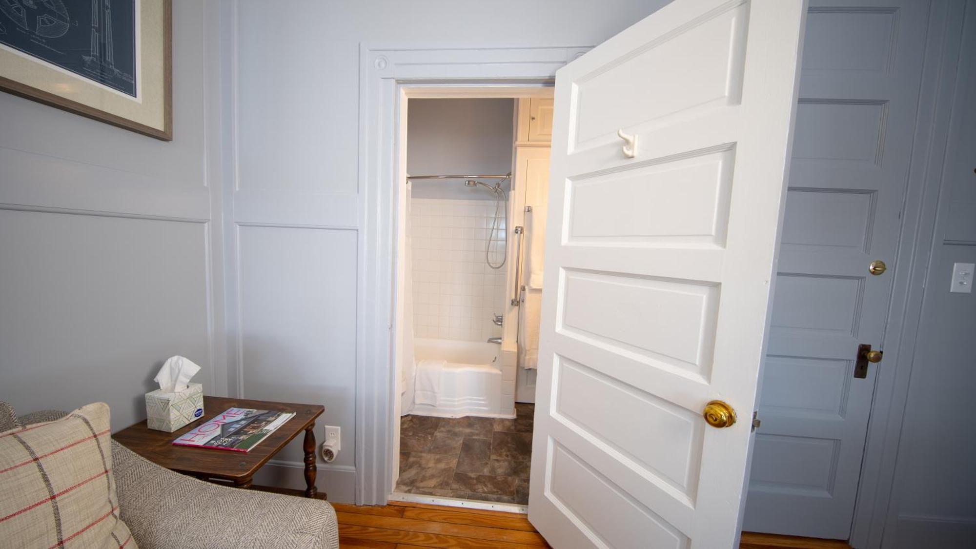 The Edenton Collection-Captain'S Quarters Inn Ruang foto