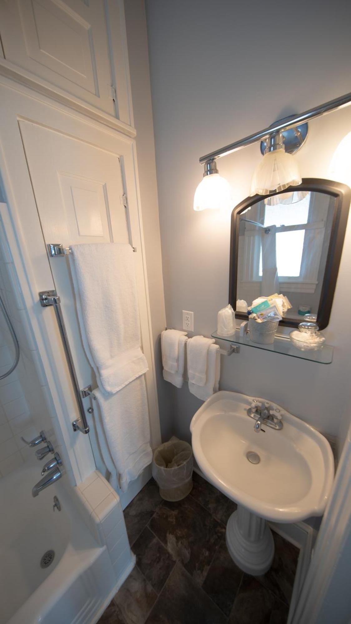 The Edenton Collection-Captain'S Quarters Inn Ruang foto