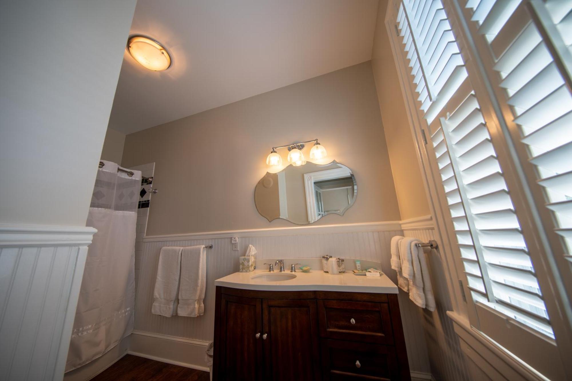 The Edenton Collection-Captain'S Quarters Inn Ruang foto